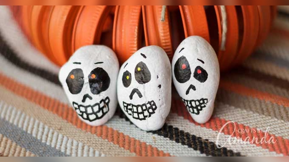 How to Paint a Skull Rock With Acrylics