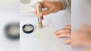How to Use a Stencil Brush Correctly
