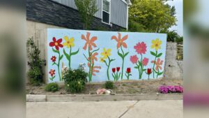 How to Paint a Flower for Wall Art Diy